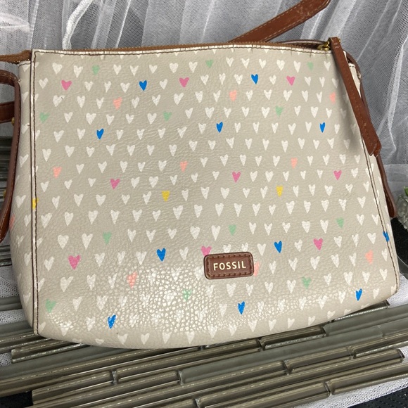 Fossil Handbags - Host pic Fossil vegan  Leather Heart ❤️ Crossbody Bag 💕👛